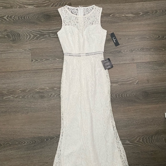 NWT Lulu’s White Lace Maxi Wedding Dress - Picture 3 of 5